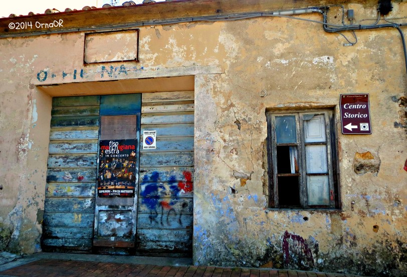 Capoliveri: turn left for the Centro Storico