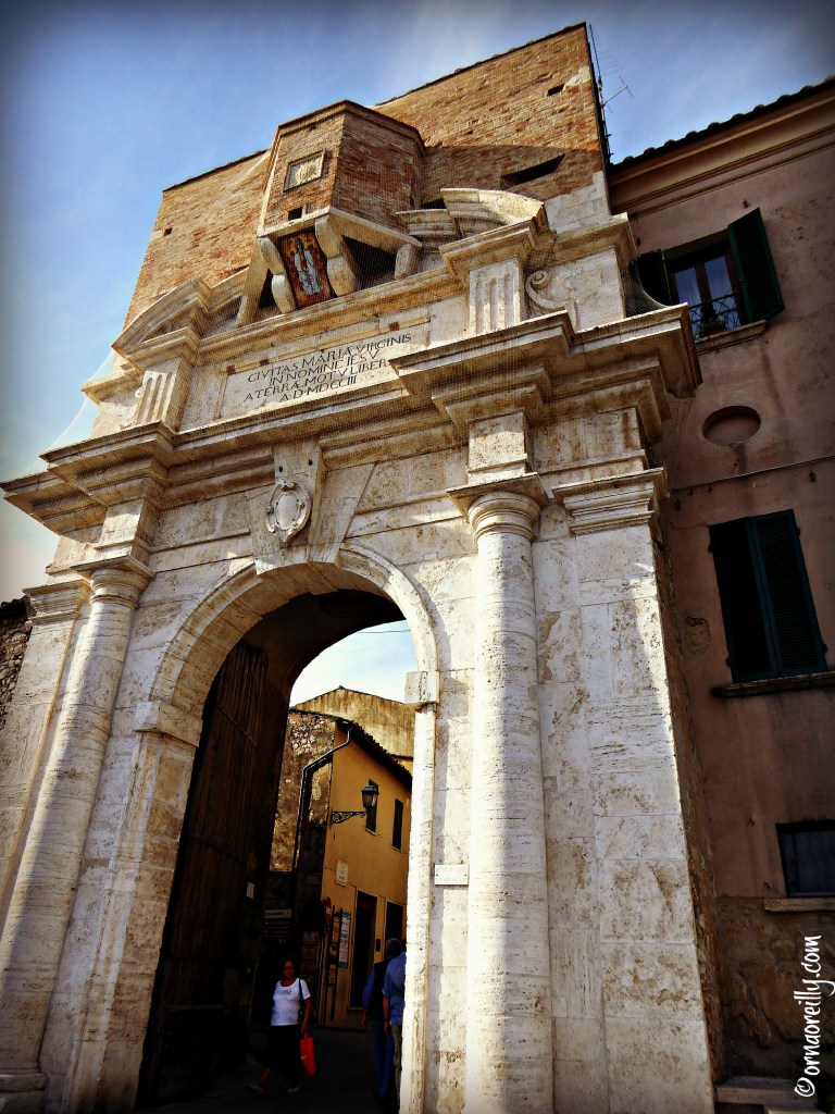 Porta Romana Amelia